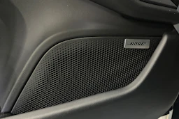 Valkoinen Porsche Taycan 2020 kuva 14.