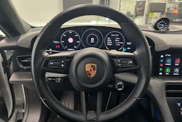 Valkoinen Porsche Taycan 2020 kuva 15.