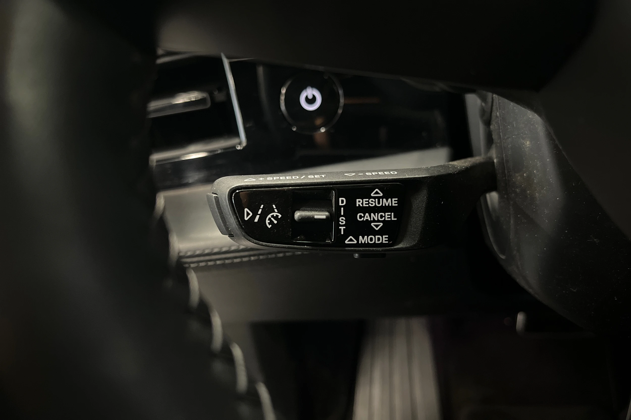 Valkoinen Porsche Taycan 2020 kuva 16.