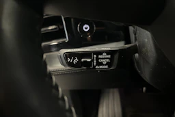 Valkoinen Porsche Taycan 2020 kuva 16.