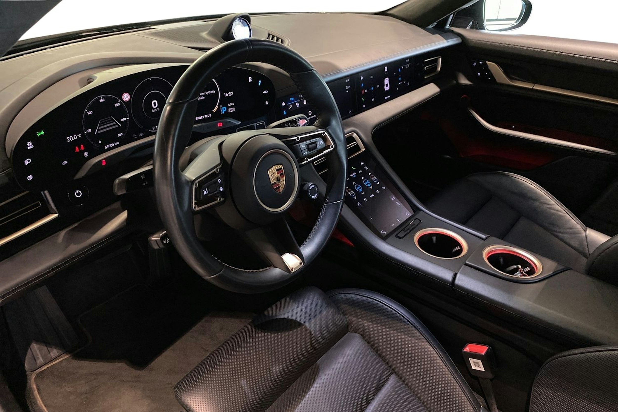 musta Porsche Taycan 2020 kuva 6.