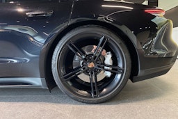 musta Porsche Taycan 2020 kuva 10.