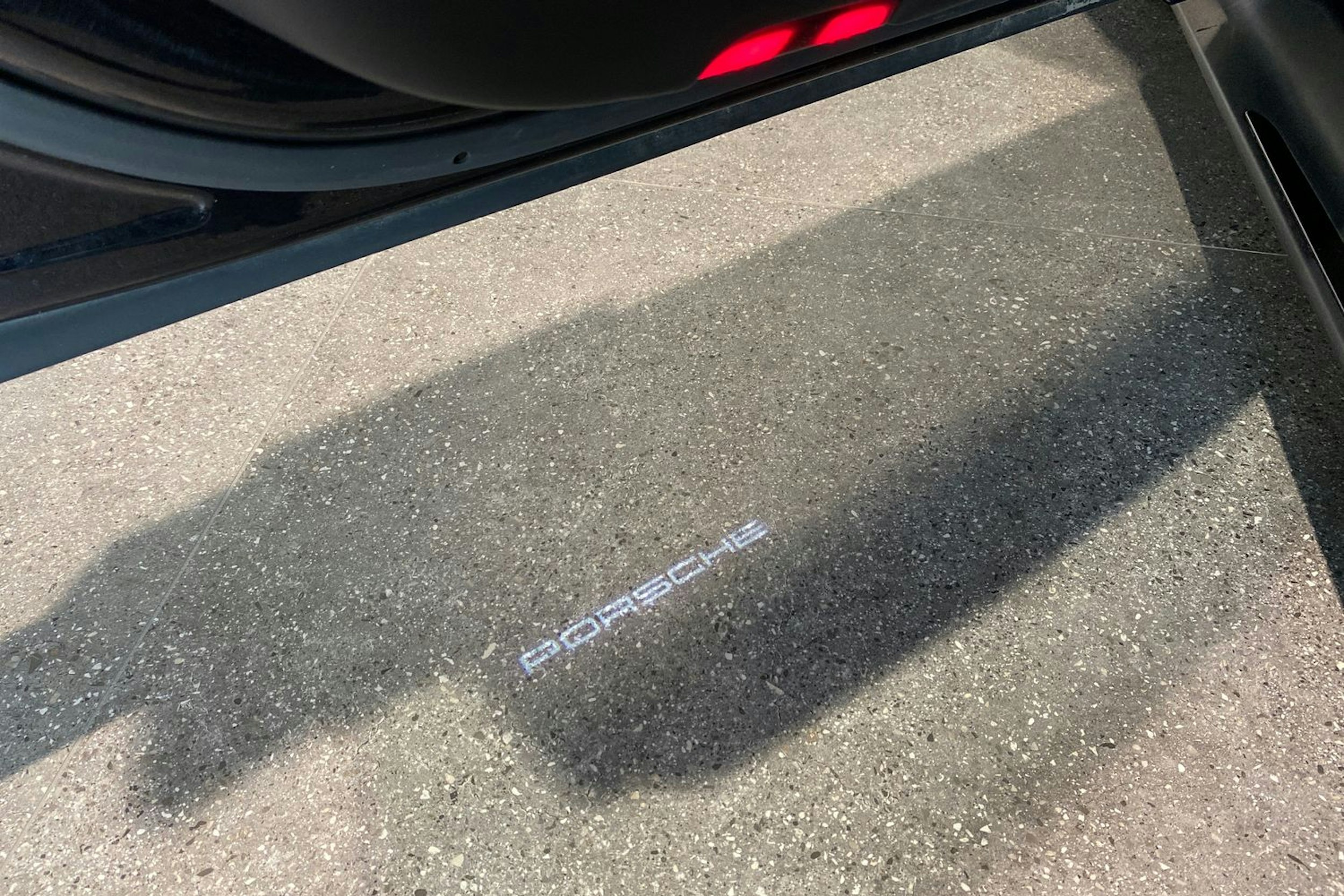 musta Porsche Taycan 2020 kuva 15.