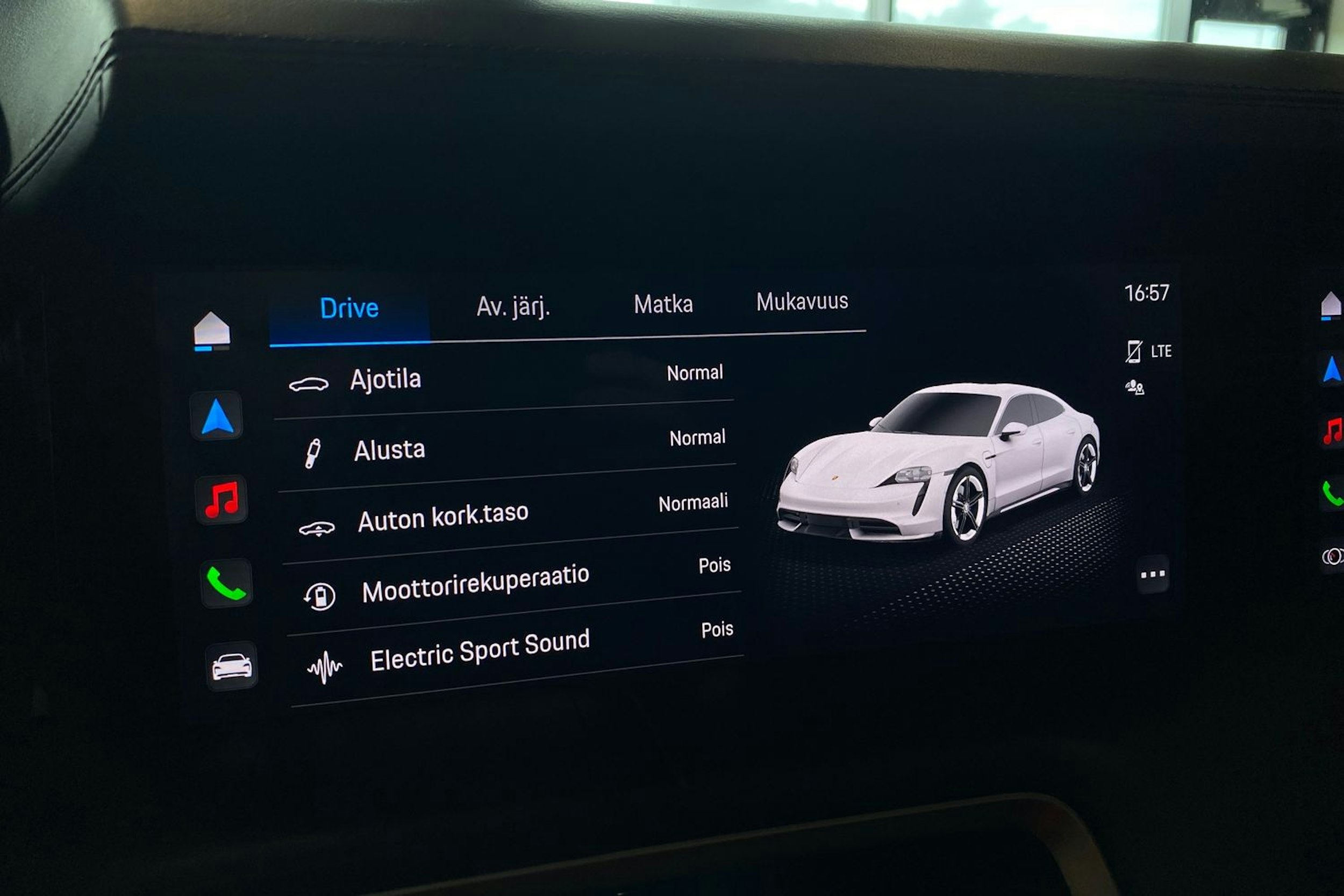 musta Porsche Taycan 2020 kuva 22.
