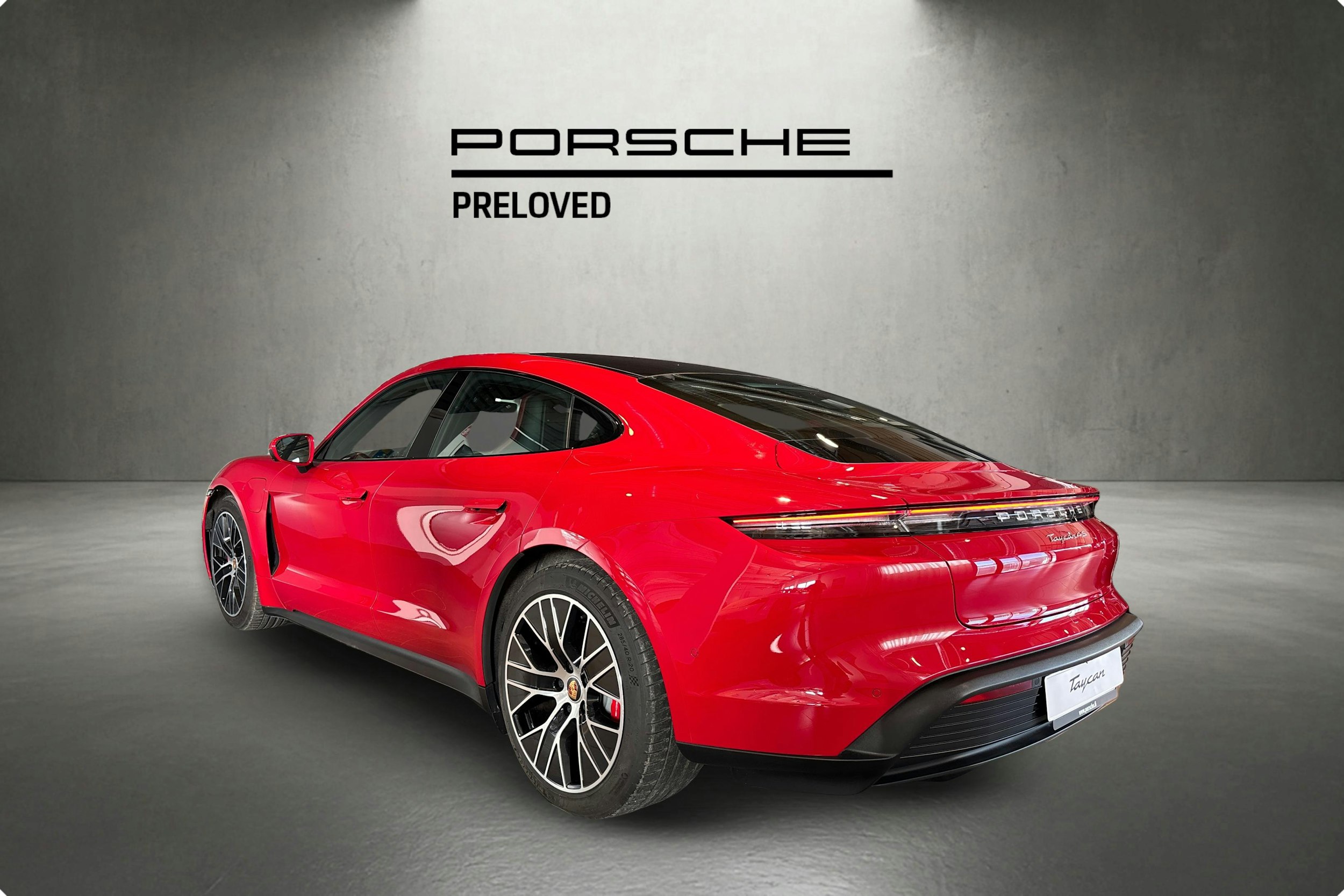 Punainen Porsche Taycan 2020 kuva 2.
