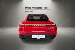 Punainen Porsche Taycan 2020 kuva 3.