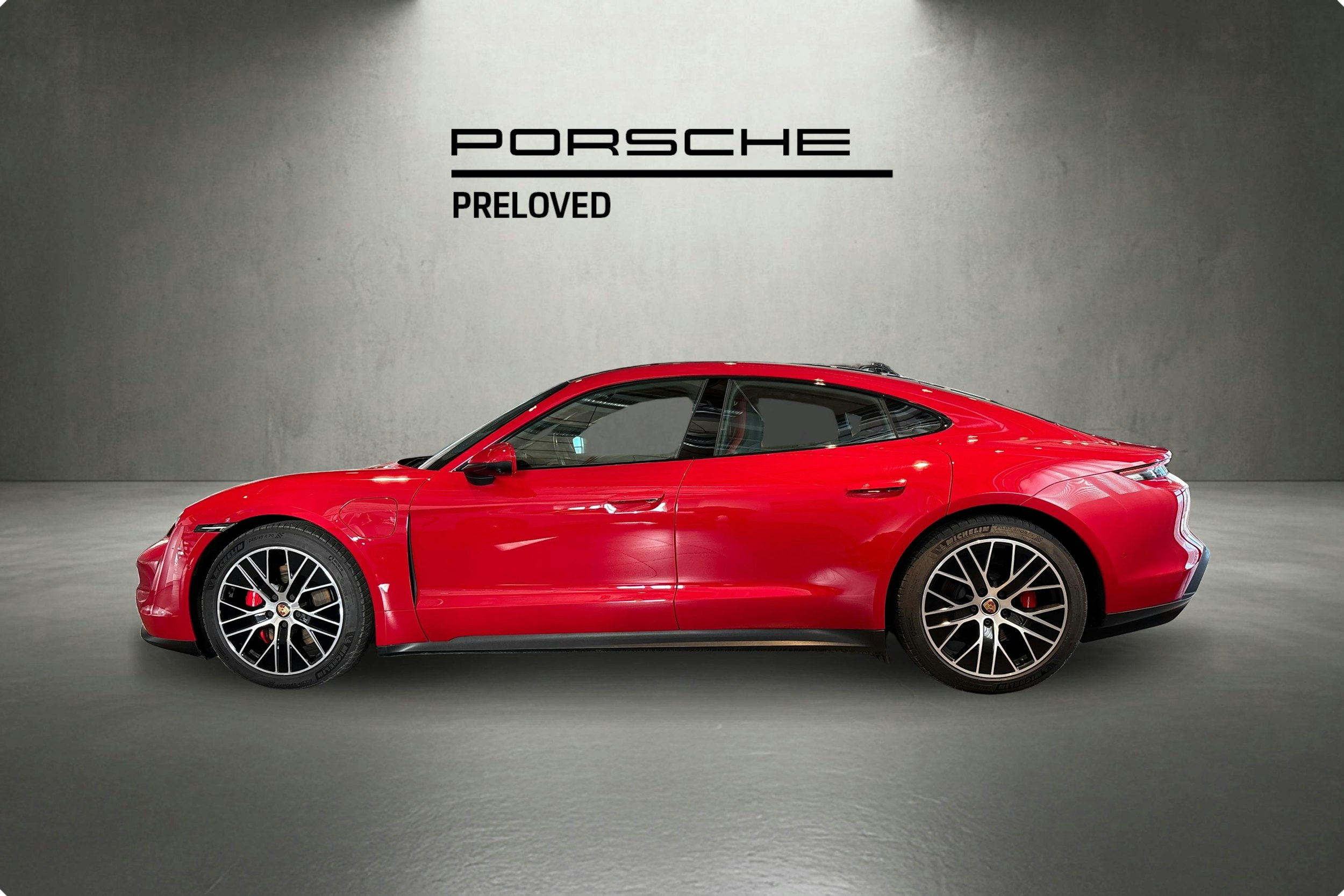 Punainen Porsche Taycan 2020 kuva 6.