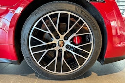 Punainen Porsche Taycan 2020 kuva 8.