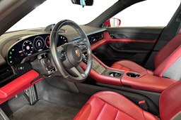 Punainen Porsche Taycan 2020 kuva 9.