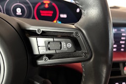 Punainen Porsche Taycan 2020 kuva 14.