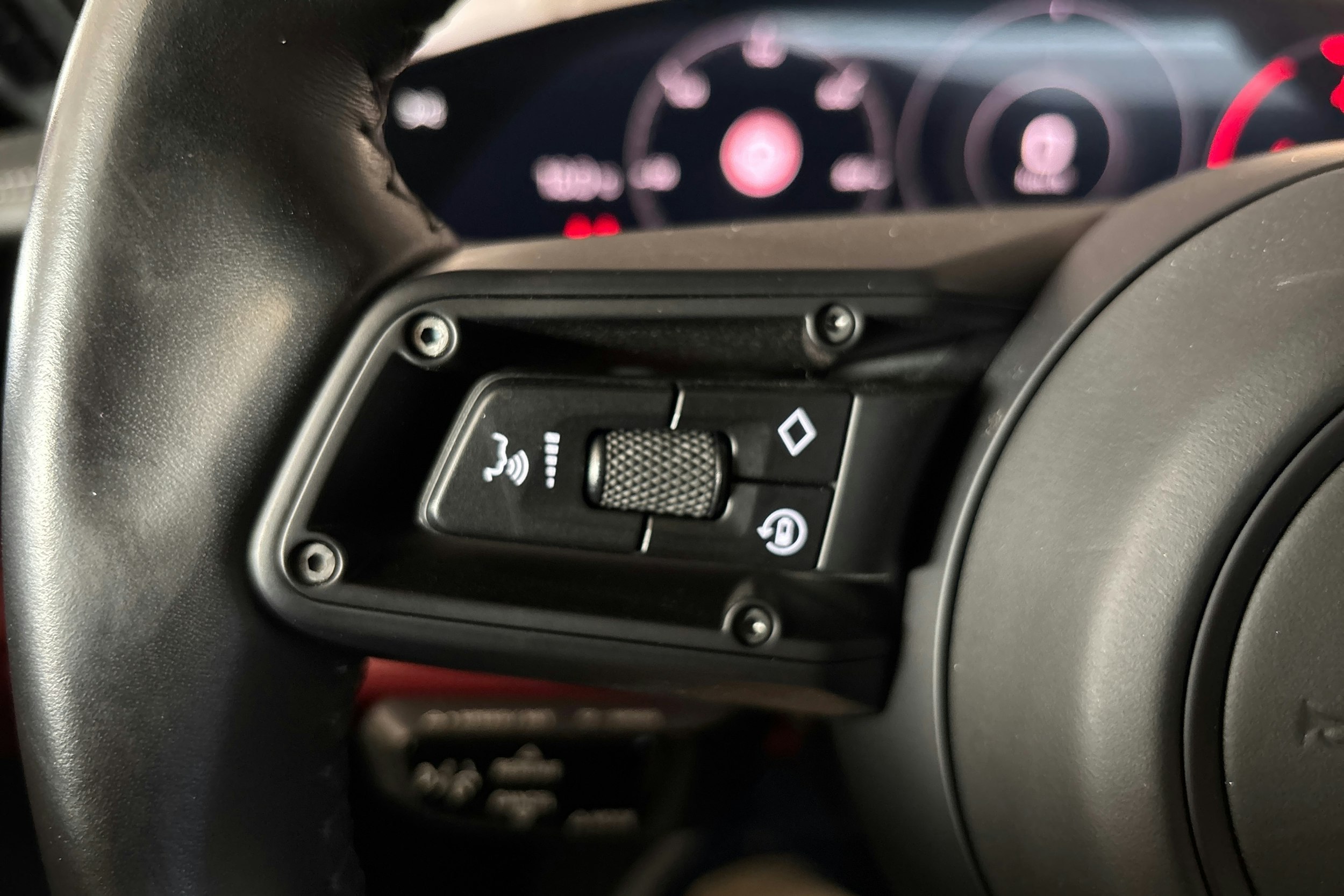 Punainen Porsche Taycan 2020 kuva 15.