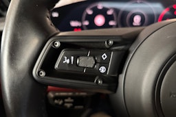 Punainen Porsche Taycan 2020 kuva 15.