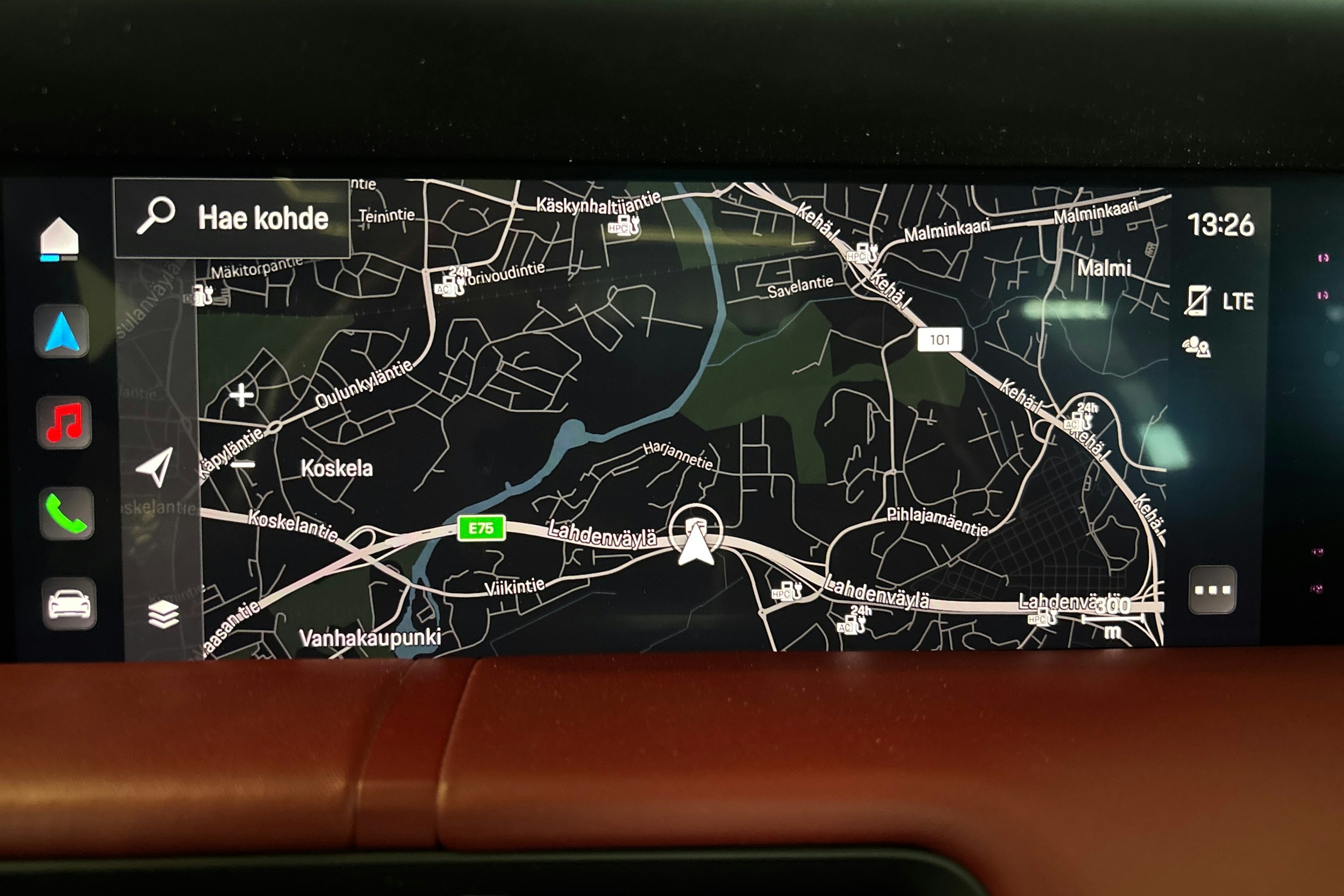 Punainen Porsche Taycan 2020 kuva 18.