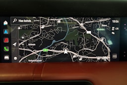 Punainen Porsche Taycan 2020 kuva 18.