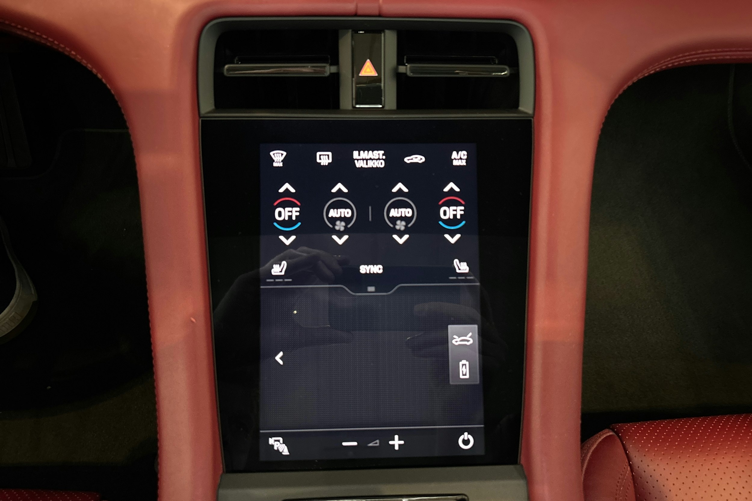 Punainen Porsche Taycan 2020 kuva 20.