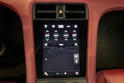 Punainen Porsche Taycan 2020 kuva 20.