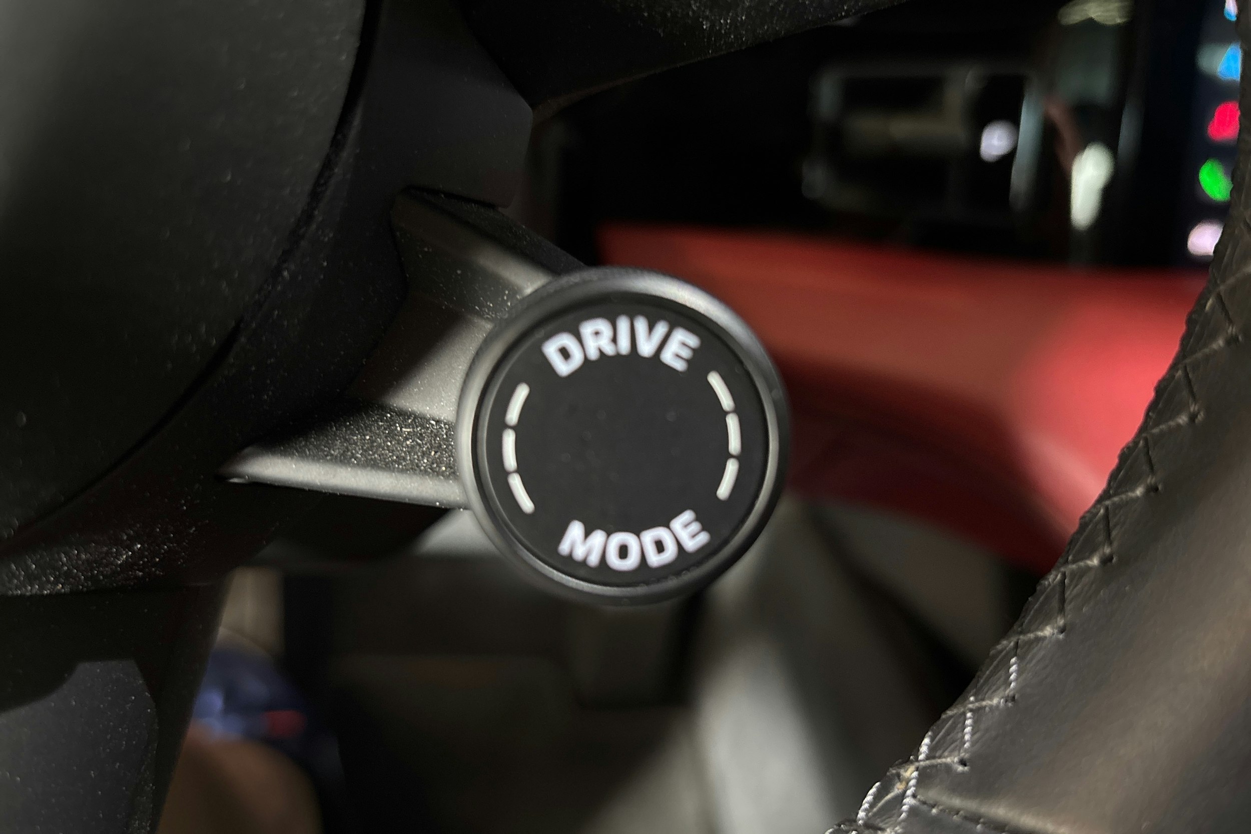 Punainen Porsche Taycan 2020 kuva 21.