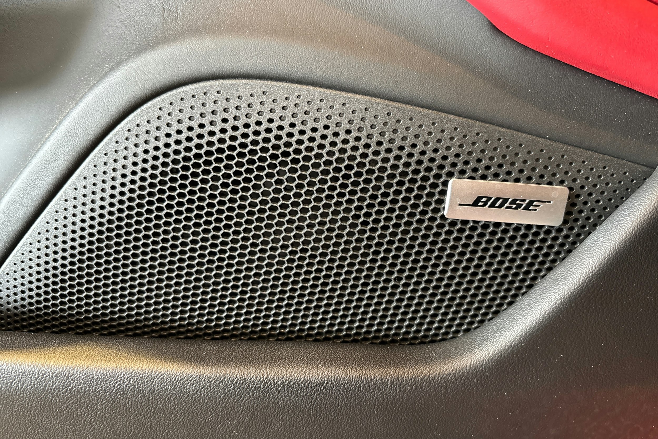 Punainen Porsche Taycan 2020 kuva 22.