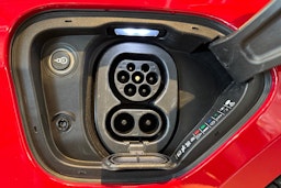 Punainen Porsche Taycan 2020 kuva 25.