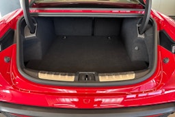 Punainen Porsche Taycan 2020 kuva 27.