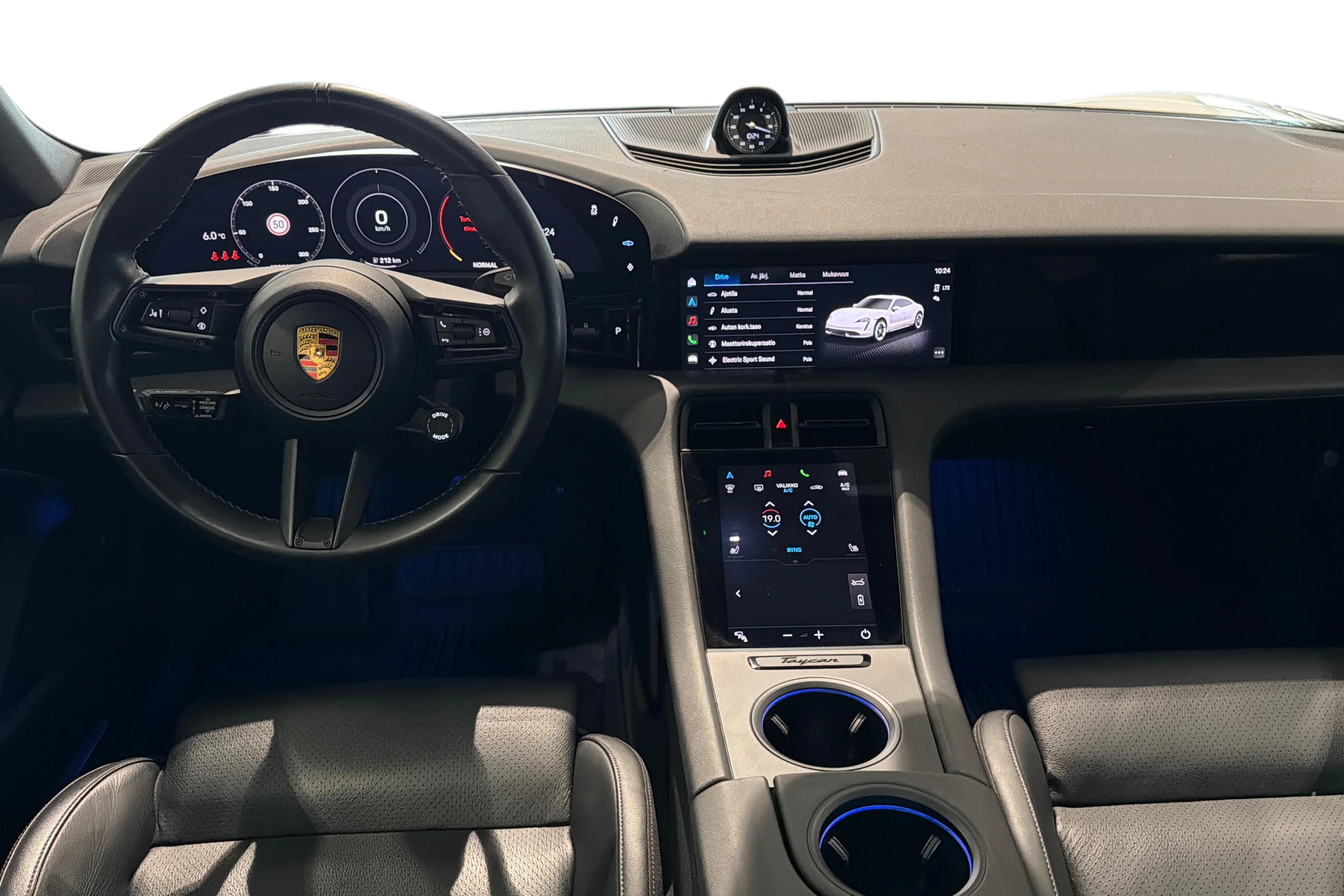 valkoinen Porsche Taycan 2020 kuva 6.