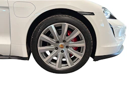 valkoinen Porsche Taycan 2020 kuva 7.