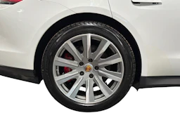 valkoinen Porsche Taycan 2020 kuva 8.