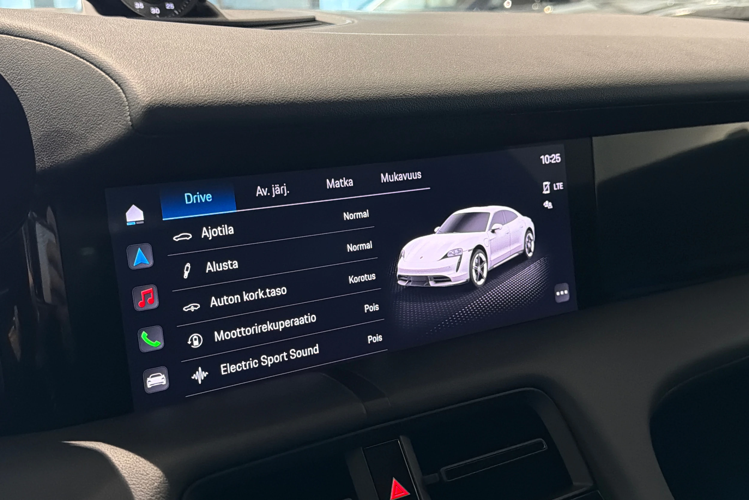 valkoinen Porsche Taycan 2020 kuva 14.