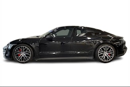 Musta Porsche Taycan 2020 kuva 5.