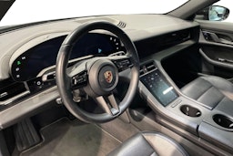 Musta Porsche Taycan 2020 kuva 6.