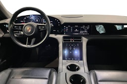 Musta Porsche Taycan 2020 kuva 7.