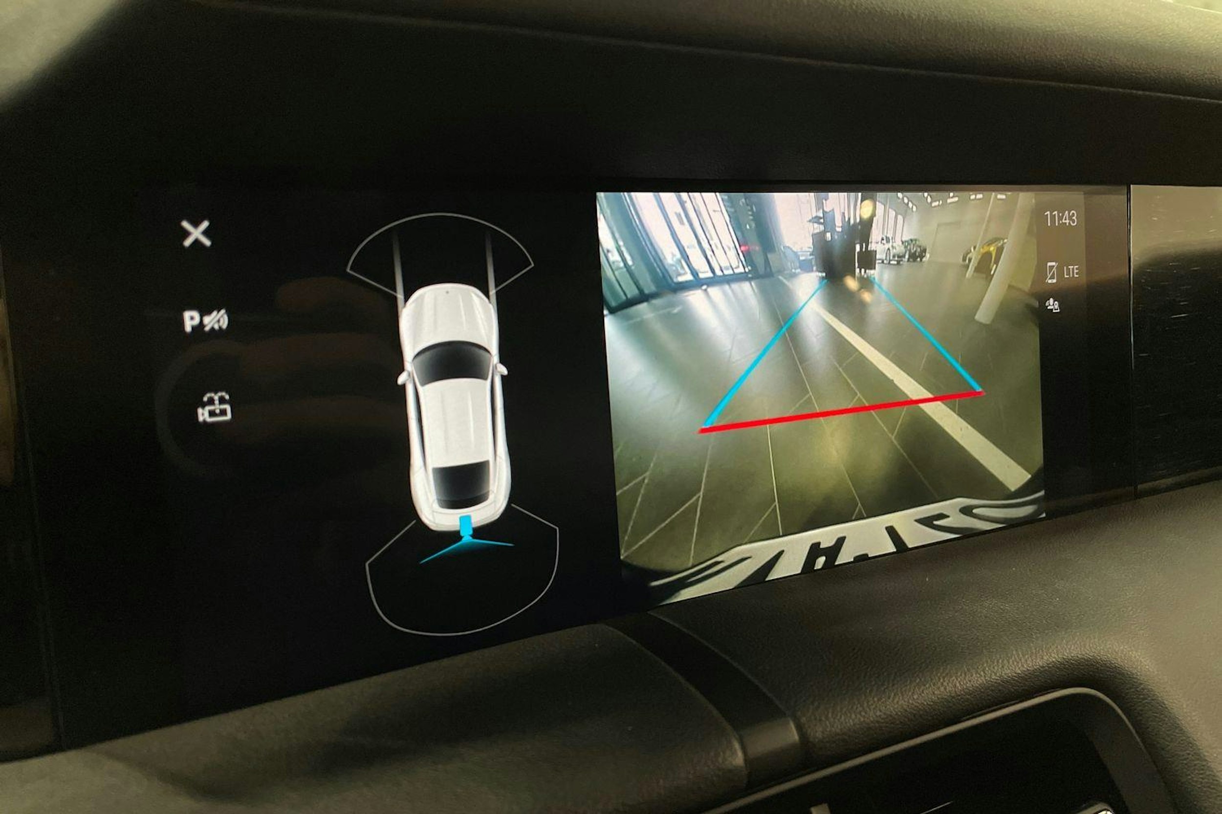 Musta Porsche Taycan 2020 kuva 11.