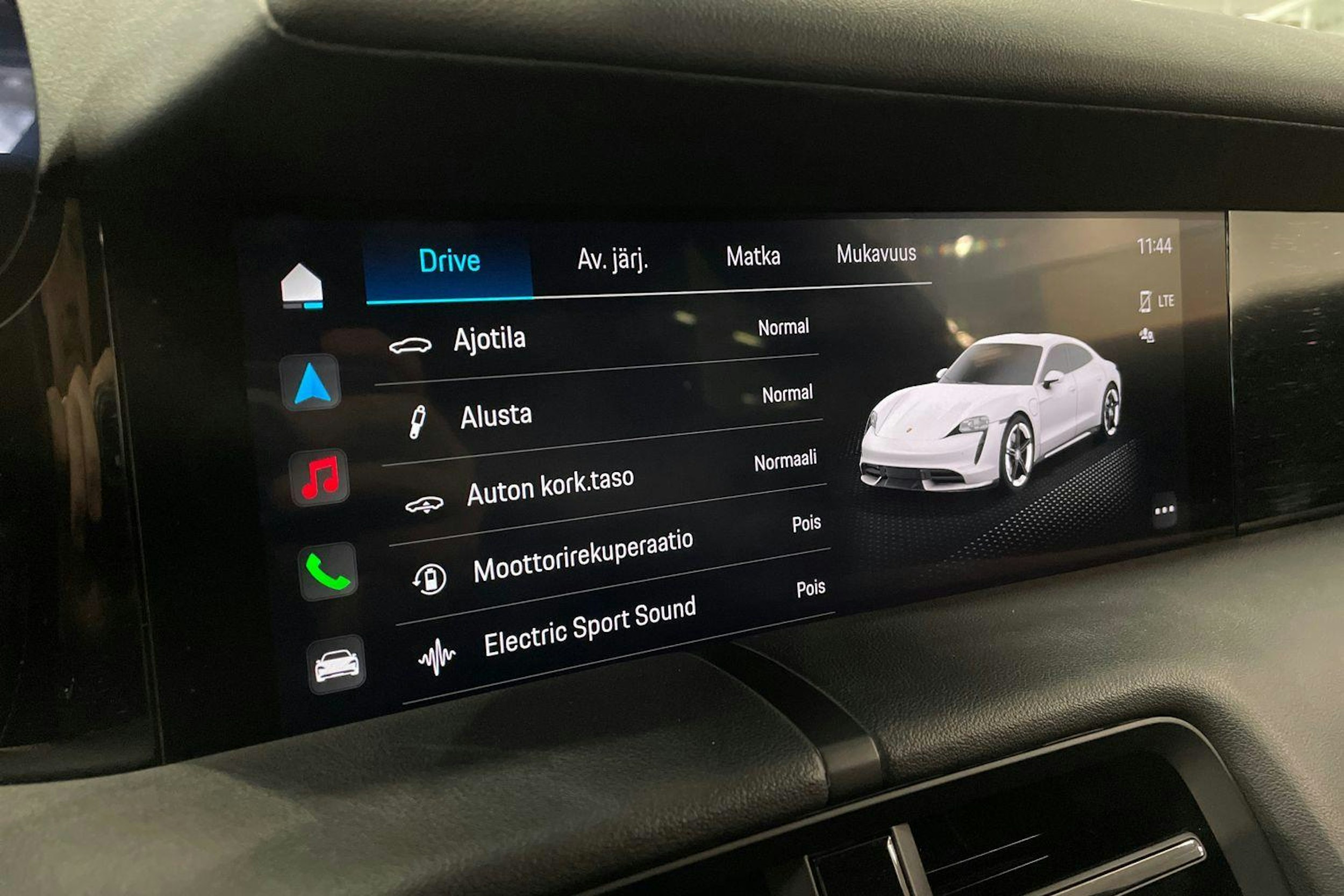 Musta Porsche Taycan 2020 kuva 13.
