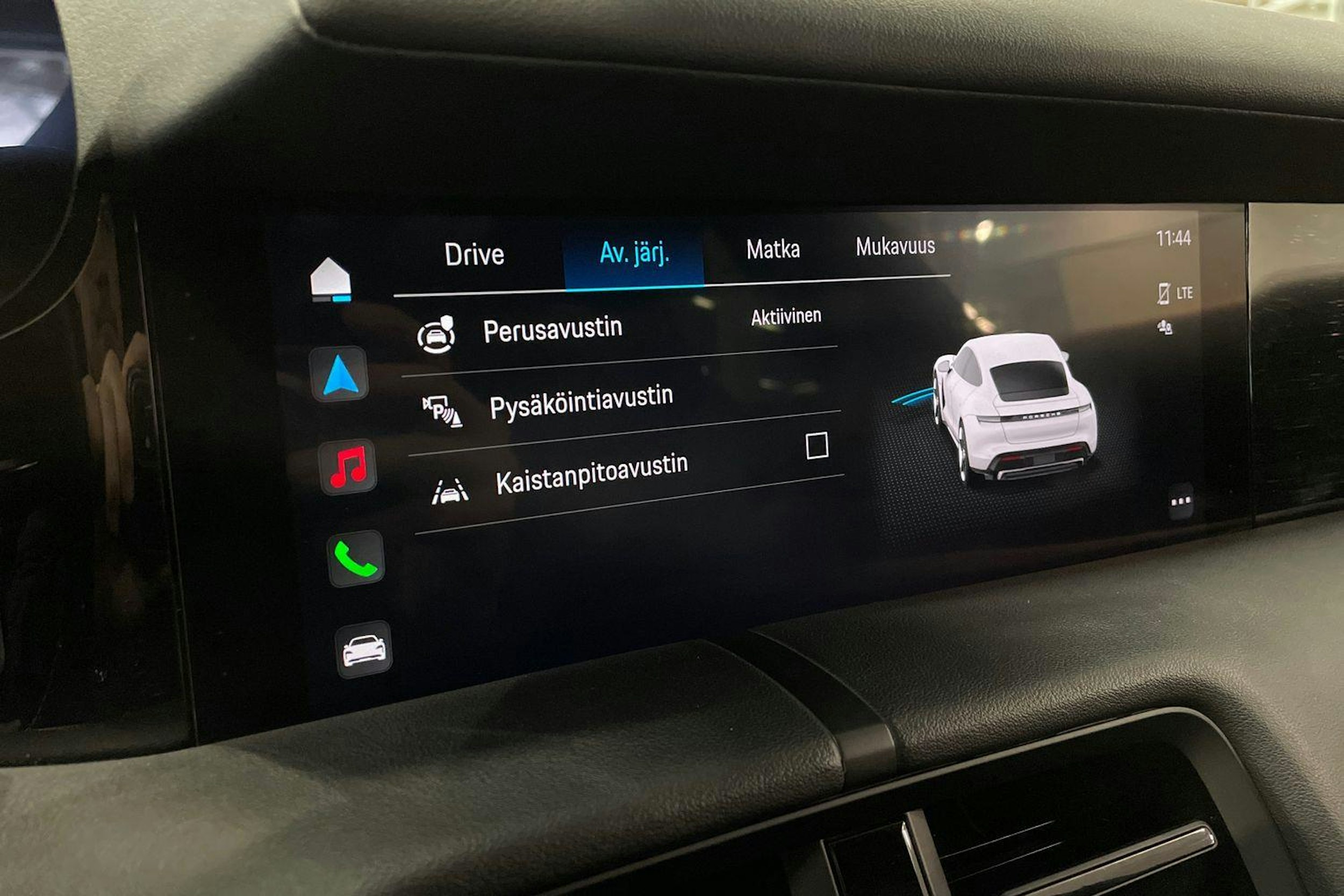 Musta Porsche Taycan 2020 kuva 14.