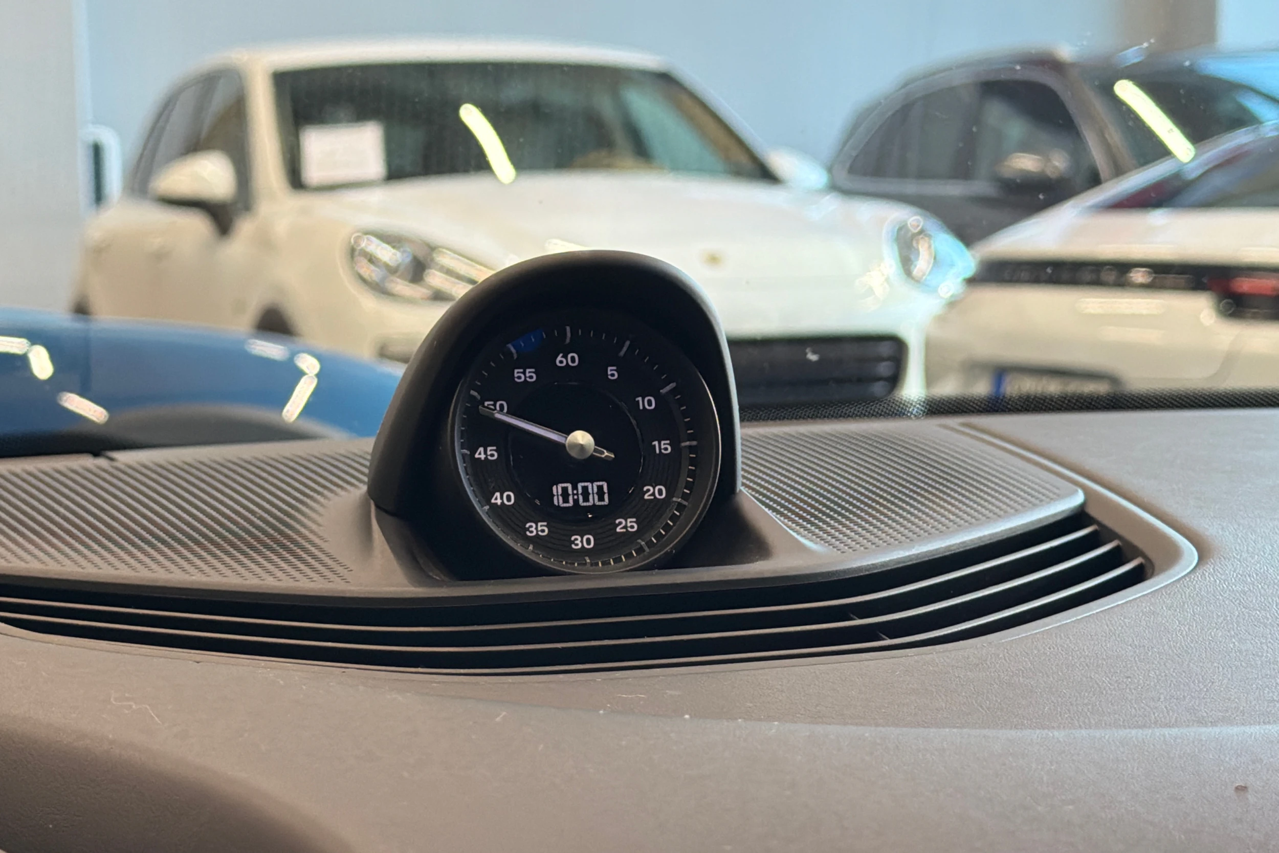 met. Musta Porsche Taycan 2020 kuva 19.