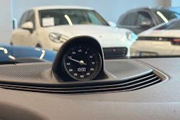 met. Musta Porsche Taycan 2020 kuva 19.