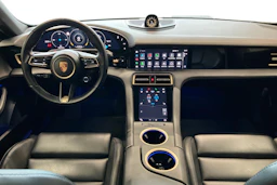 valkoinen Porsche Taycan 2020 kuva 7.