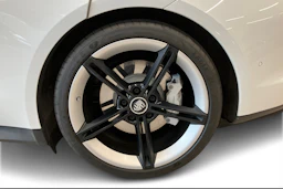 valkoinen Porsche Taycan 2020 kuva 9.