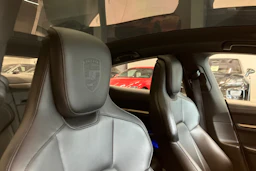 valkoinen Porsche Taycan 2020 kuva 13.