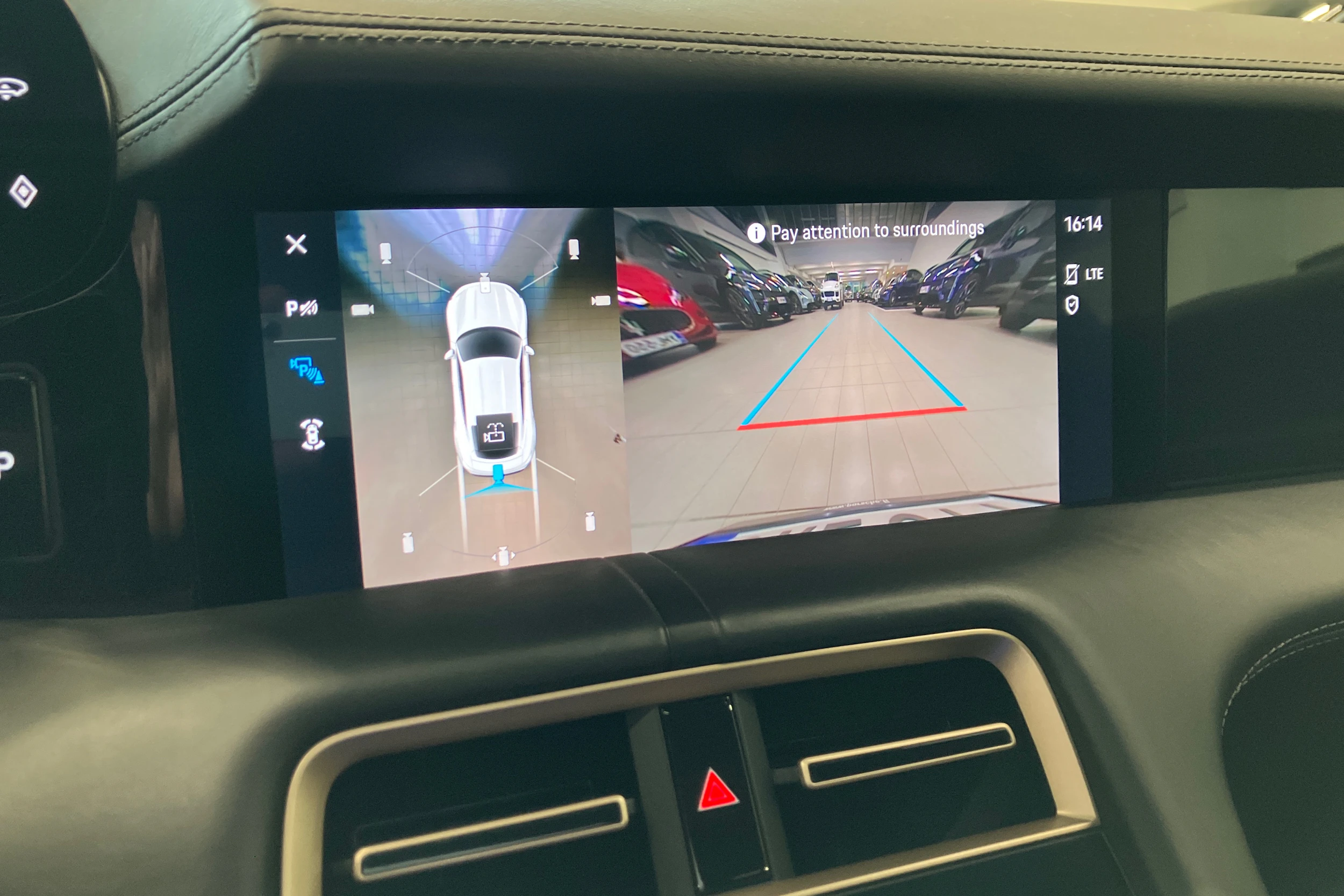 valkoinen Porsche Taycan 2020 kuva 14.