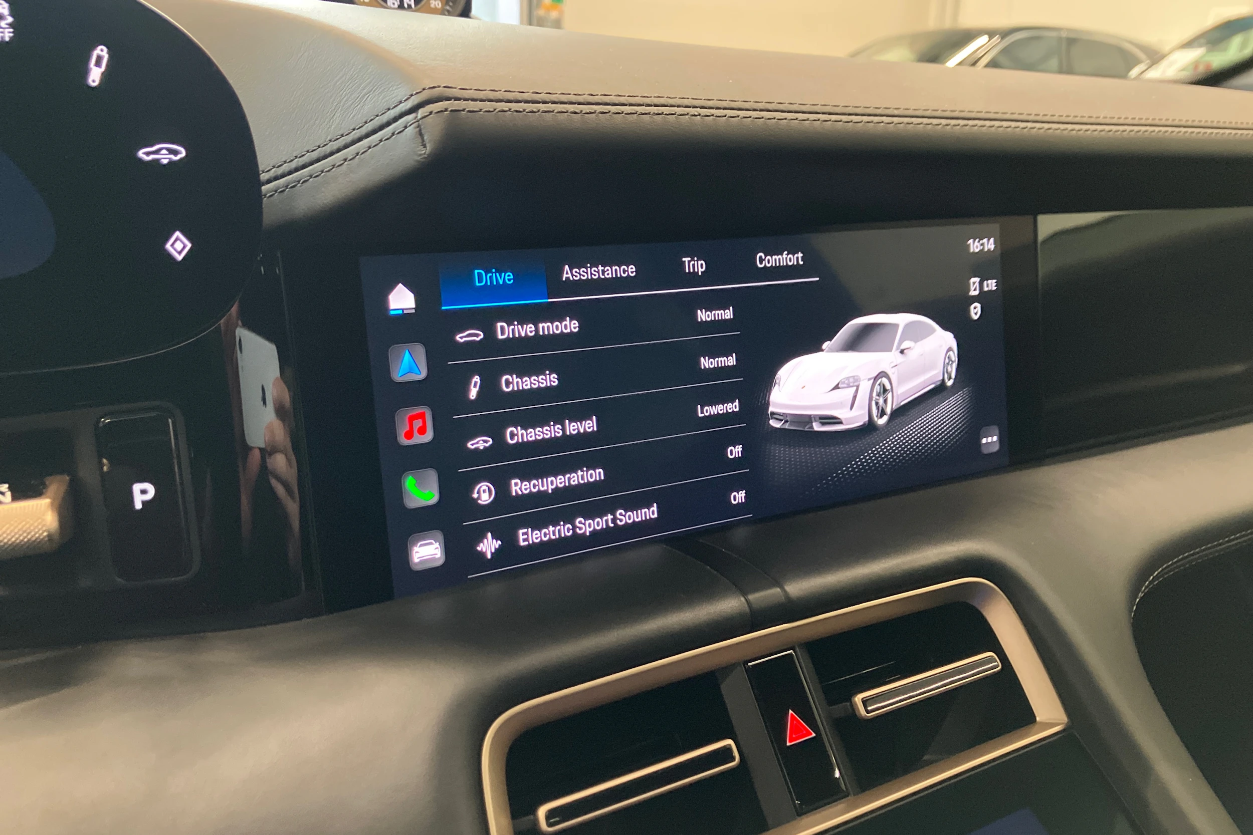 valkoinen Porsche Taycan 2020 kuva 15.