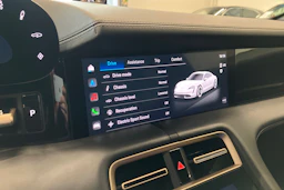 valkoinen Porsche Taycan 2020 kuva 15.