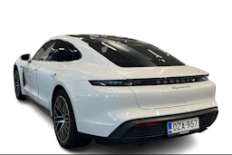 valkoinen Porsche Taycan 2020 kuva 2.