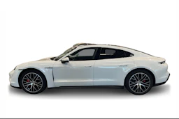 valkoinen Porsche Taycan 2020 kuva 5.