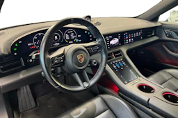 valkoinen Porsche Taycan 2020 kuva 6.