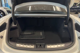 valkoinen Porsche Taycan 2020 kuva 11.