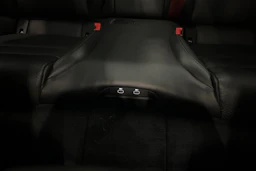 valkoinen Porsche Taycan 2020 kuva 16.
