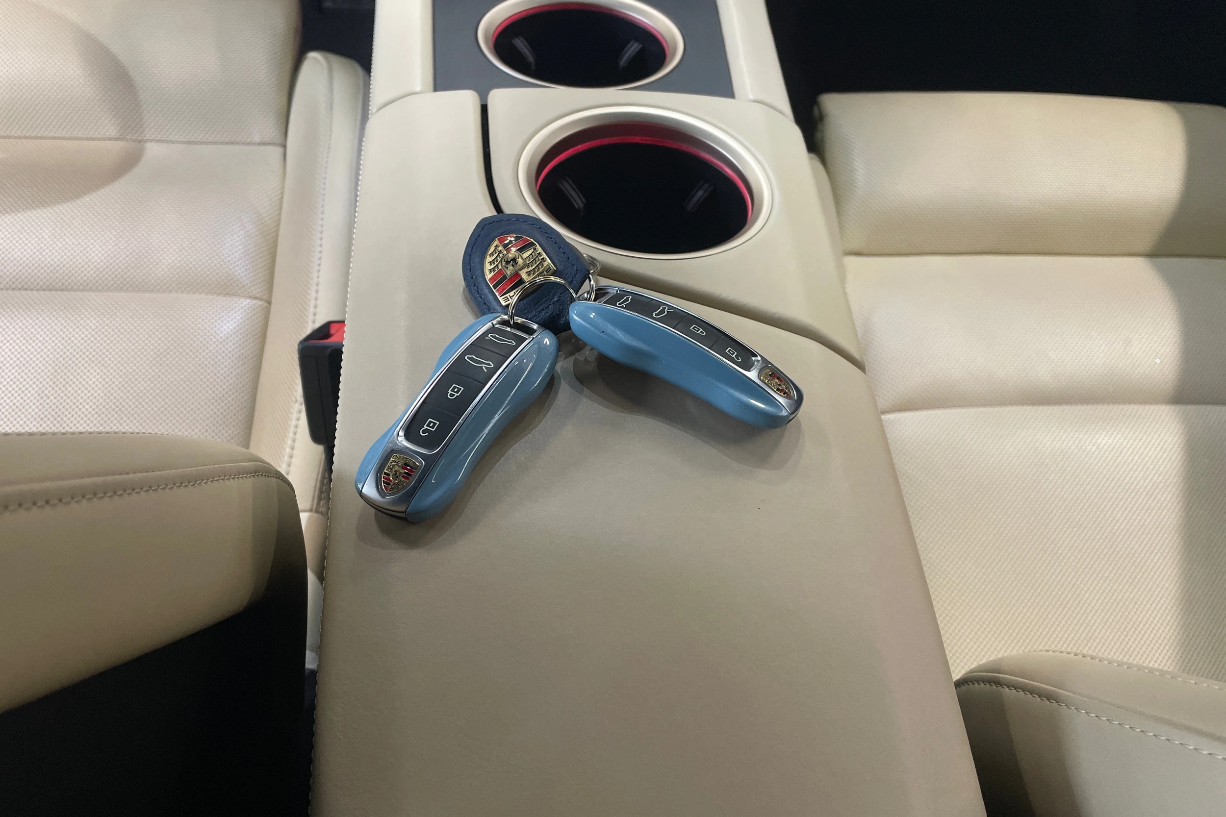 sininen Porsche Taycan 2020 kuva 15.