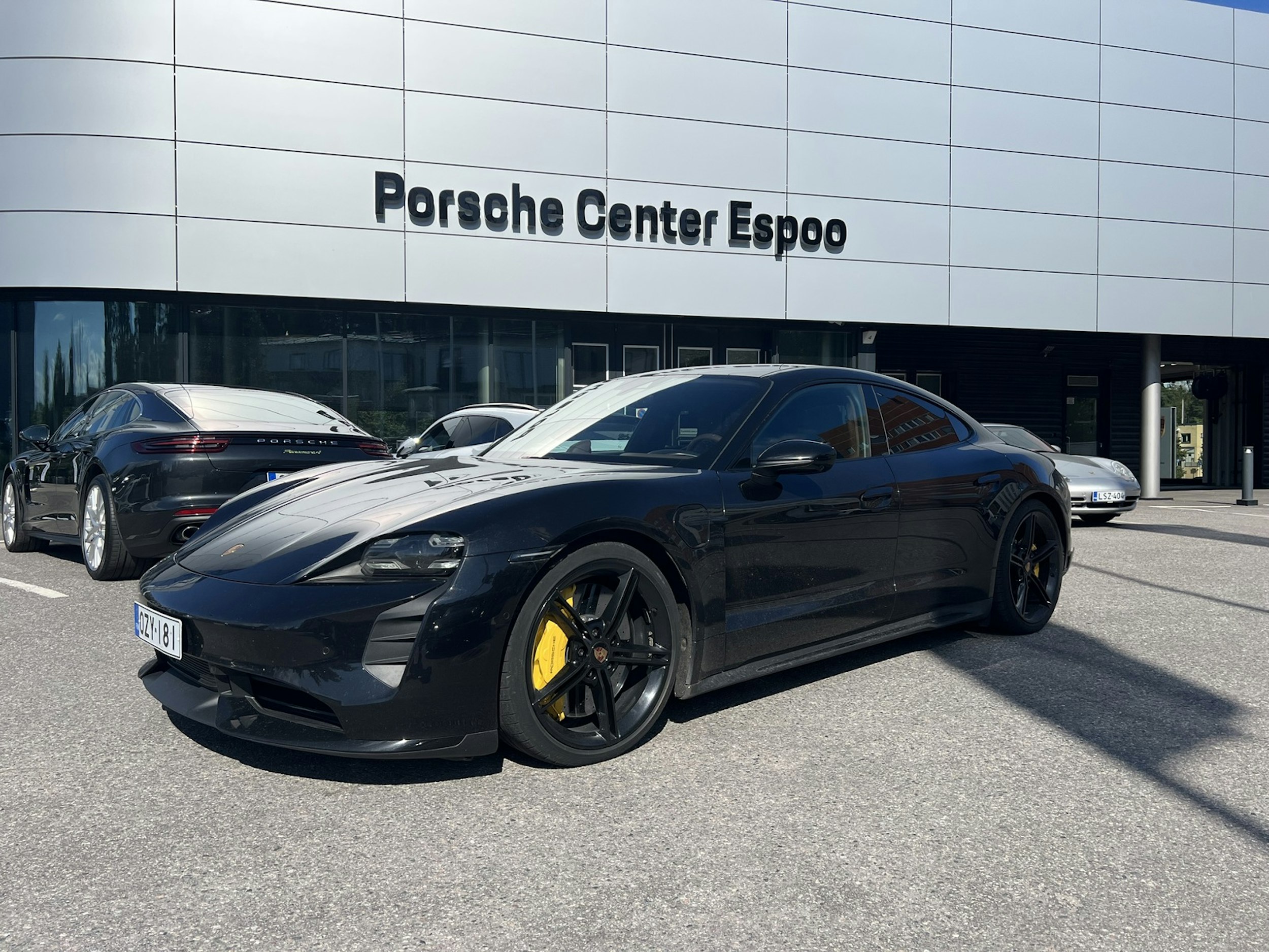 musta Porsche Taycan 2020 kuva 1.