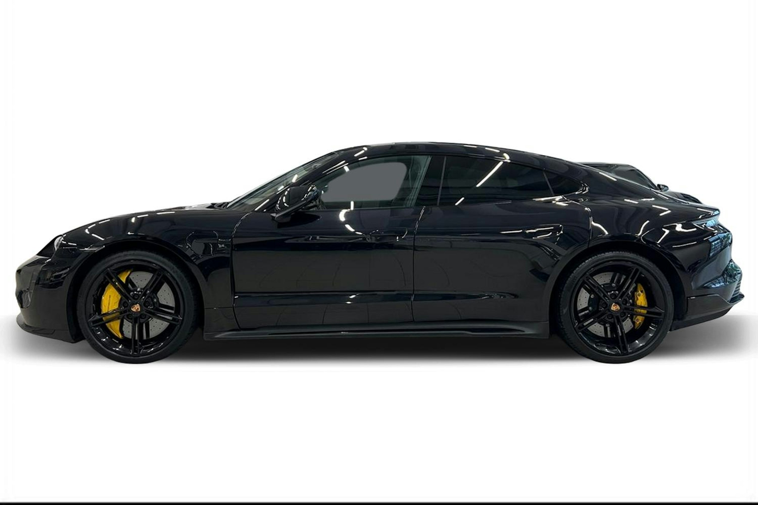 musta Porsche Taycan 2020 kuva 5.